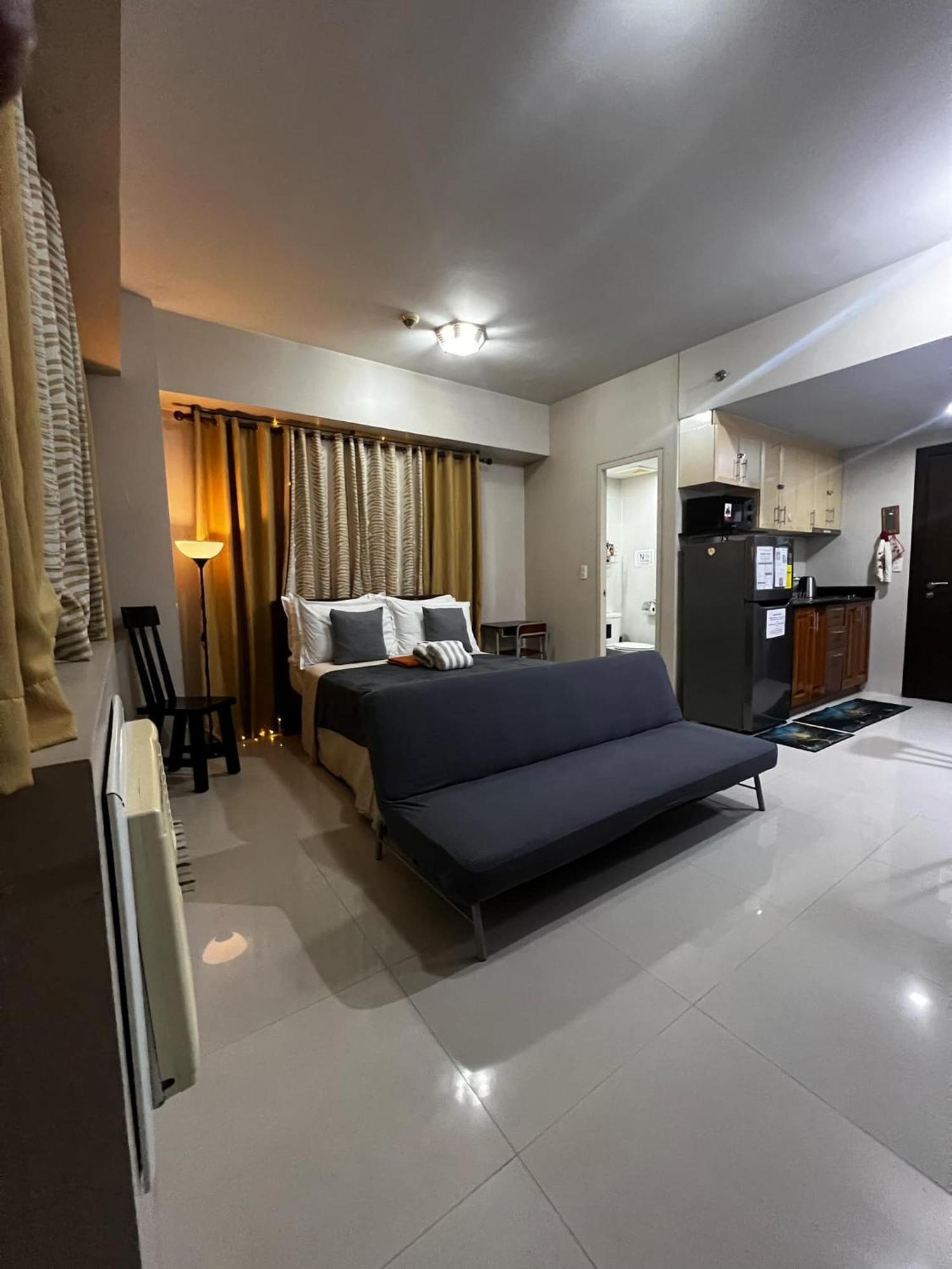 One Palm Tree Villas Condominium - Studio 7Th Fl With Balcony - Across Terminal 3 Airport Пасай Экстерьер фото