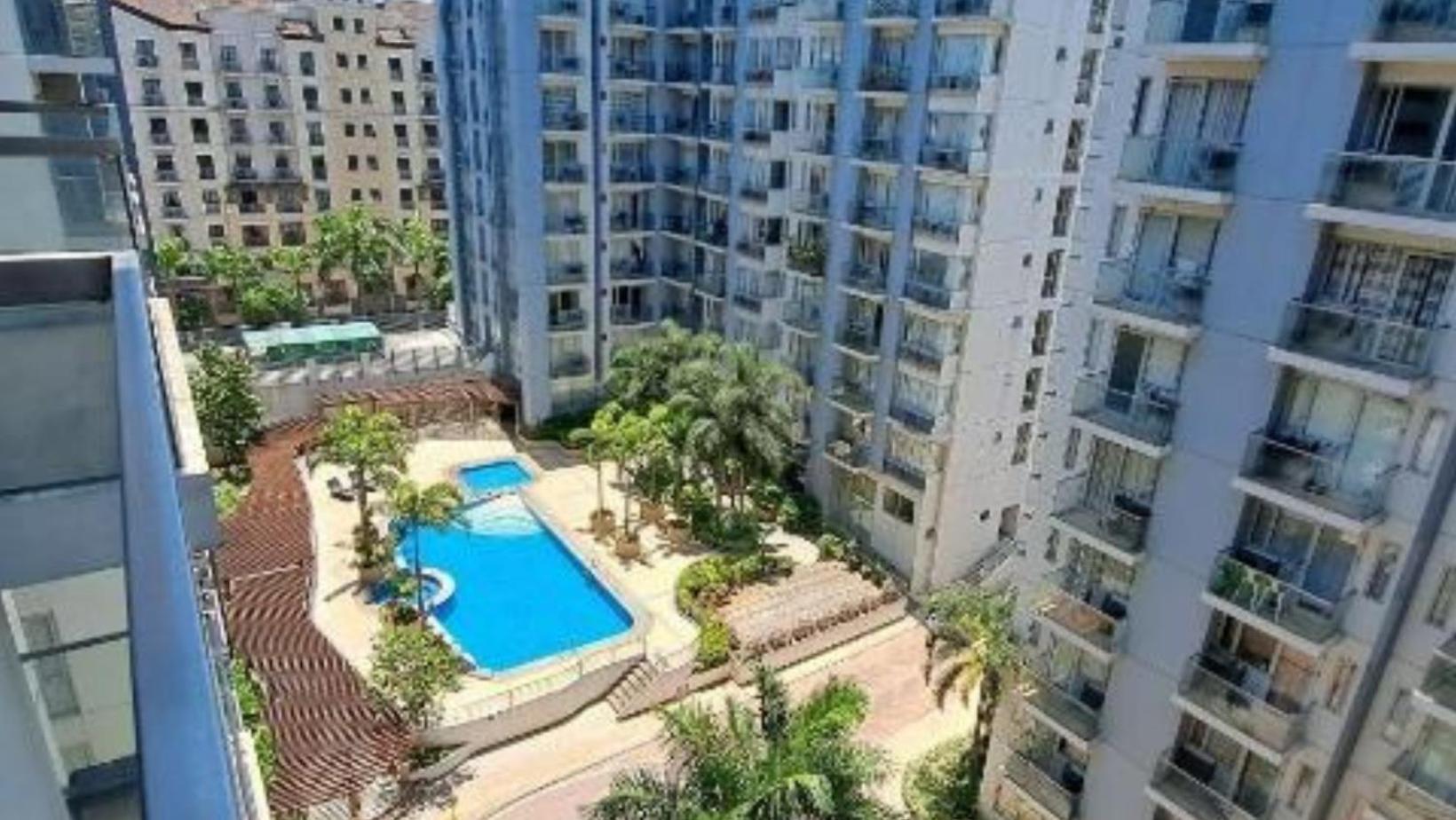 One Palm Tree Villas Condominium - Studio 7Th Fl With Balcony - Across Terminal 3 Airport Пасай Экстерьер фото