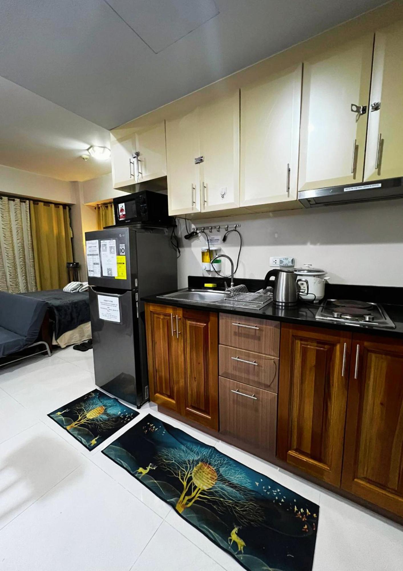 One Palm Tree Villas Condominium - Studio 7Th Fl With Balcony - Across Terminal 3 Airport Пасай Экстерьер фото