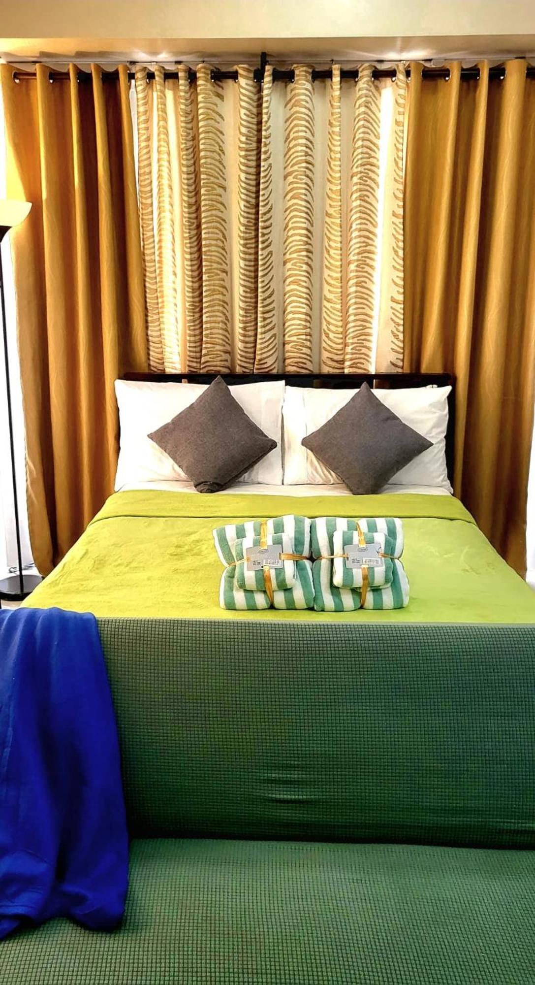 One Palm Tree Villas Condominium - Studio 7Th Fl With Balcony - Across Terminal 3 Airport Пасай Экстерьер фото
