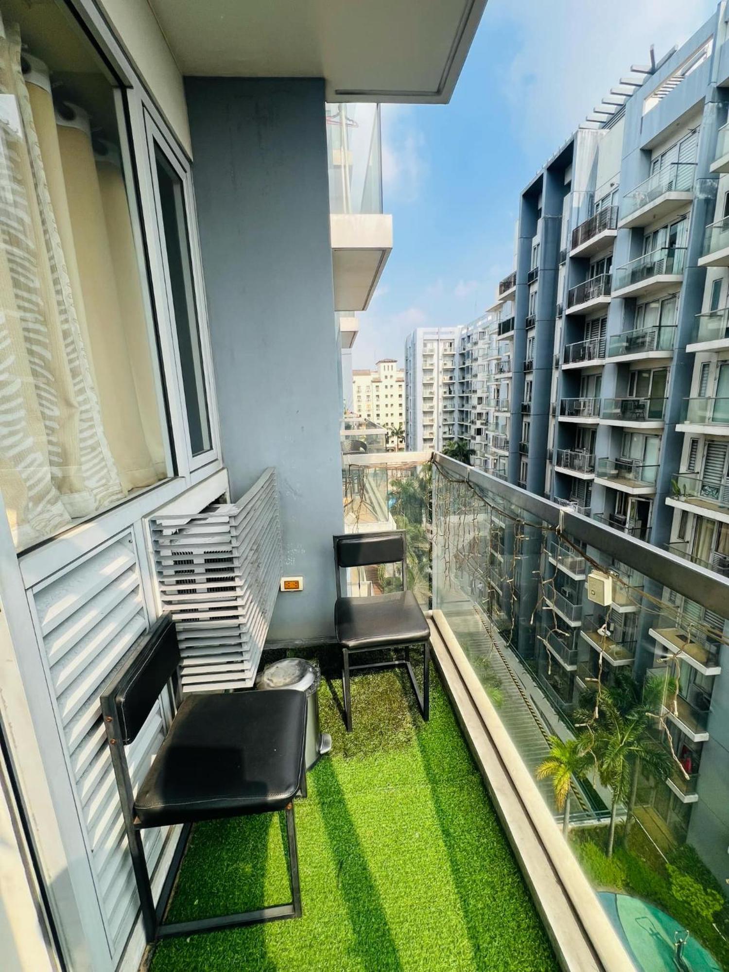 One Palm Tree Villas Condominium - Studio 7Th Fl With Balcony - Across Terminal 3 Airport Пасай Экстерьер фото
