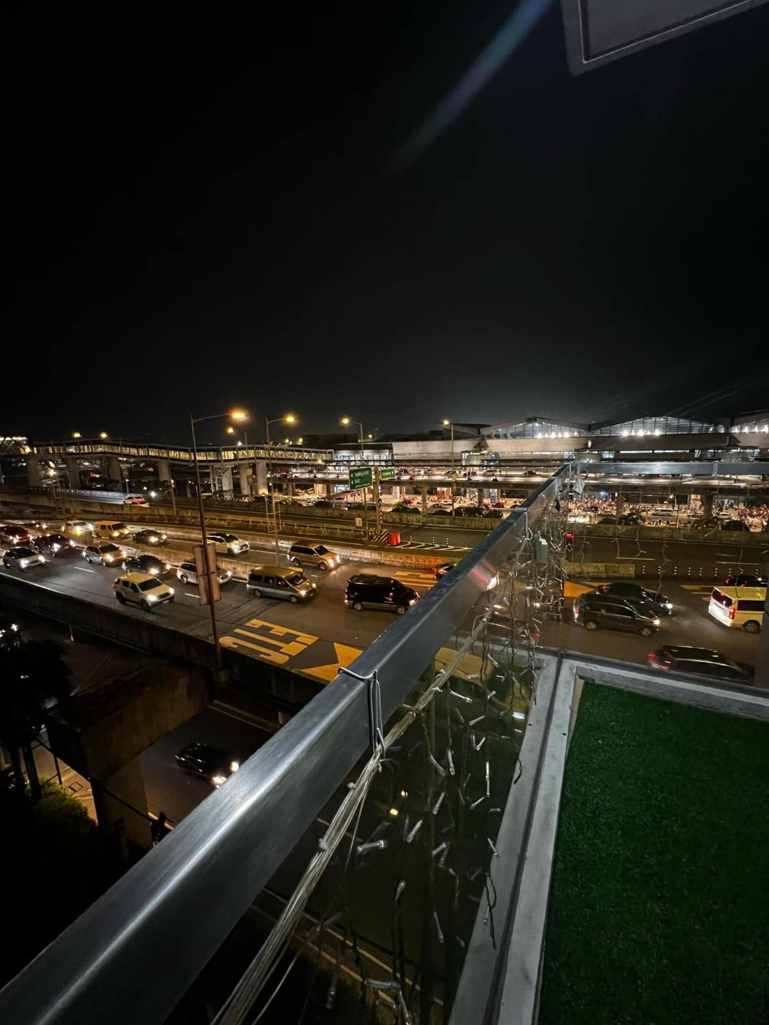One Palm Tree Villas Condominium - Studio 7Th Fl With Balcony - Across Terminal 3 Airport Пасай Экстерьер фото
