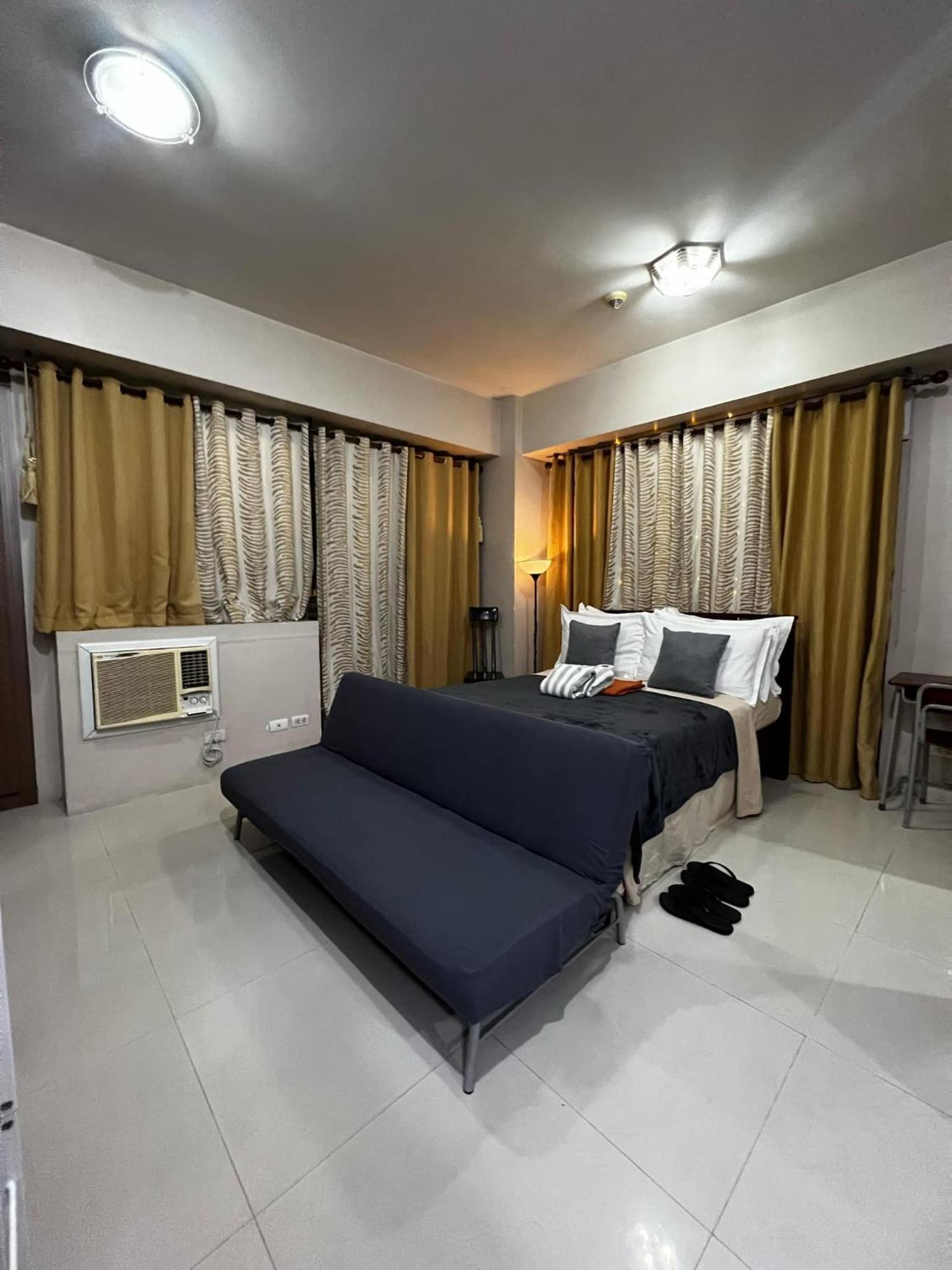 One Palm Tree Villas Condominium - Studio 7Th Fl With Balcony - Across Terminal 3 Airport Пасай Экстерьер фото