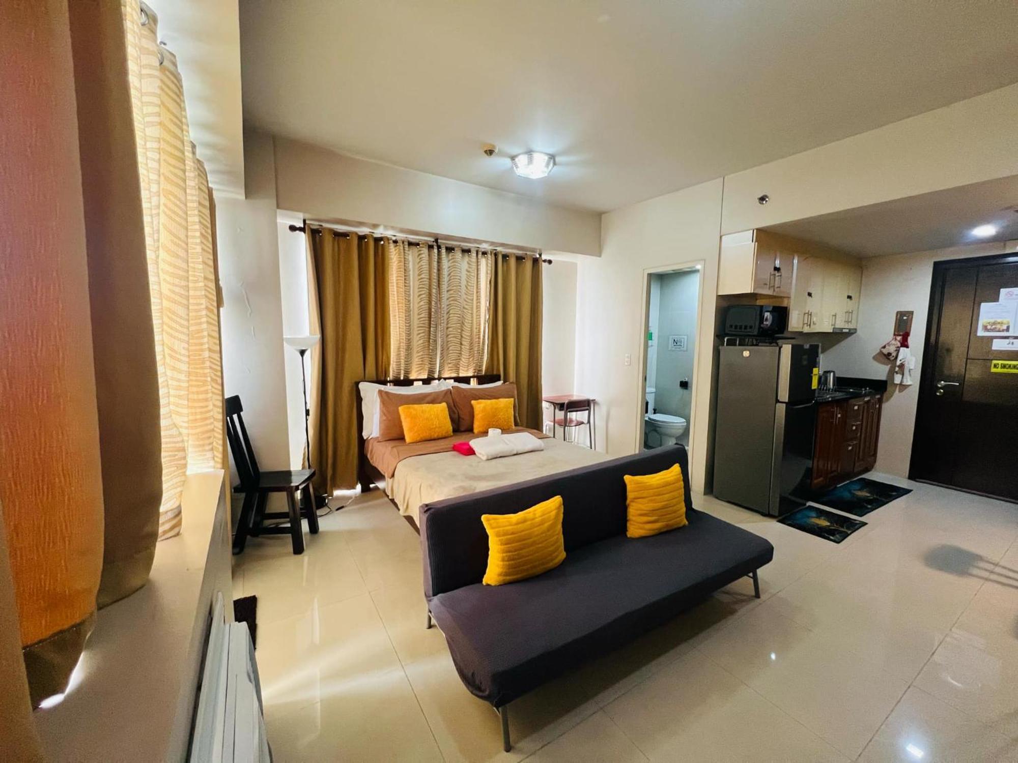 One Palm Tree Villas Condominium - Studio 7Th Fl With Balcony - Across Terminal 3 Airport Пасай Экстерьер фото