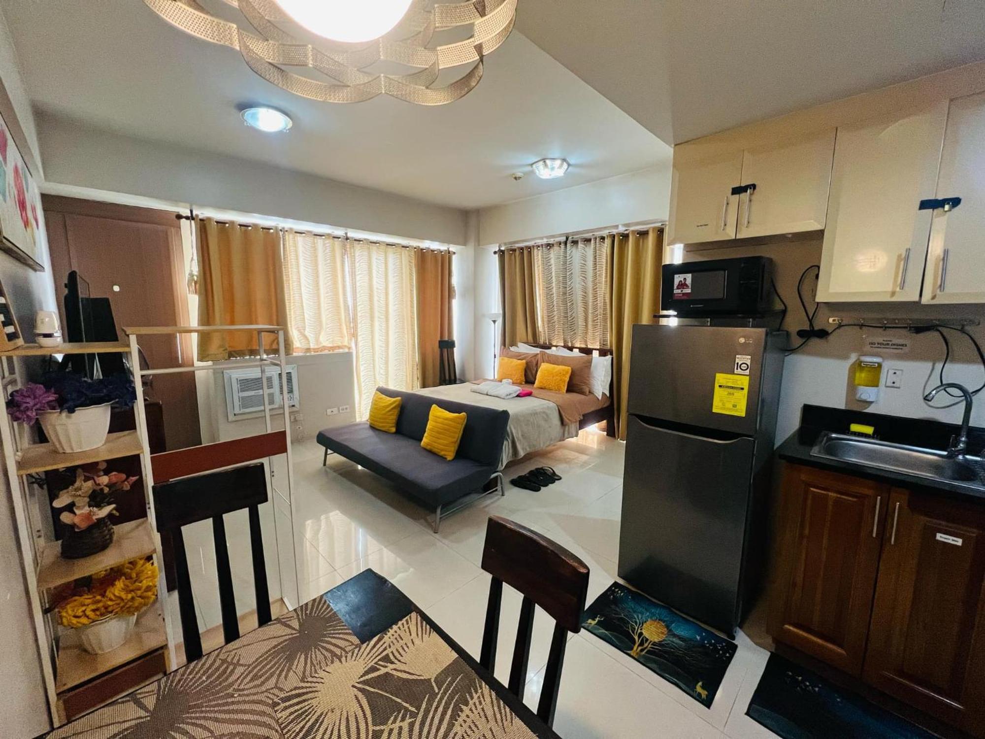 One Palm Tree Villas Condominium - Studio 7Th Fl With Balcony - Across Terminal 3 Airport Пасай Экстерьер фото